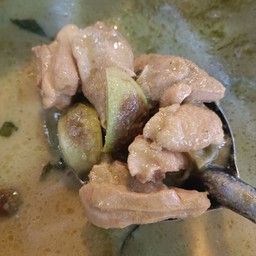 ขนมจีนเขียวหวานไก่