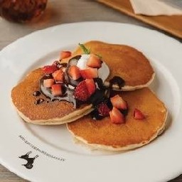 Chocolate Strawberry Pancake ช็อคโกแลตสตรอเบอรี่แพนเค้ก