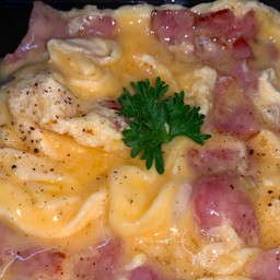Creamy Omelet with bacon on Rice ข้าวไข่ข้นเบคอน