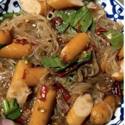 ตำเส้นเล็กไส้กรอกไก่หนังกรอบ