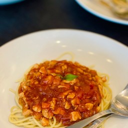 F5. สปาเก็ตตี้ซอสไก่