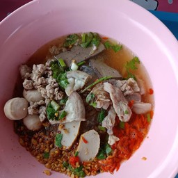 เส้นเล็กต้มยำ