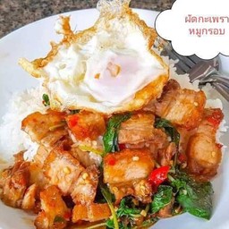 ผัดกะเพราหมูทอด ราดข้าว ไม่ไข่