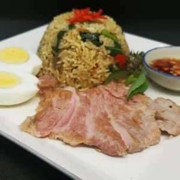 ข้าวผัดเขียวหวานหมูย่าง+ไข่ต้ม