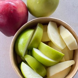 หญิงเอ้ บ้านผลไม้ปอกพร้อมทาน