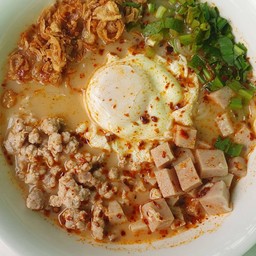 จั๊บวุ้นเส้นต้มยำน้ำข้น(ฟรีไข่)