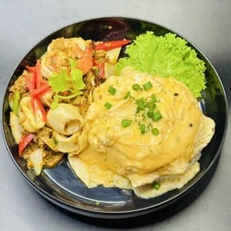 ข้าวไข่ข้นแกงกะหรี่ทะเล