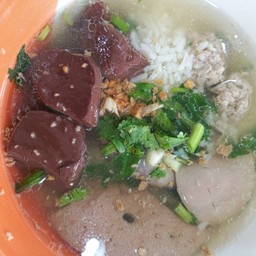 ข้าวต้มหมู เครื่องใน+เลือดหมู