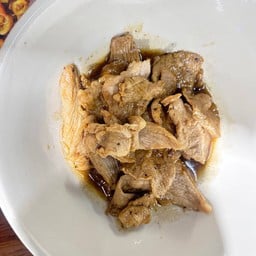 ข้าวหมูชิ้นผัดซอส