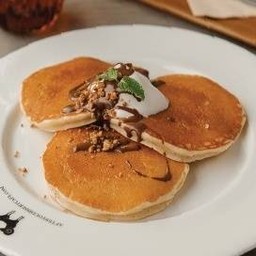 Hazelnut Pancake with Nutella Sauce เฮเซลนัทแพนเค้ก ราดซอสนูเทลล่า