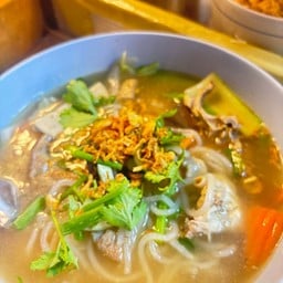 ขาหมู ก๋วยจั๊บญวน Byออมสิน เดอะบิ๊กมาร์เก็ตจอมเทียน