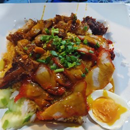 ข้าวหมูแดง หมูกรอบ