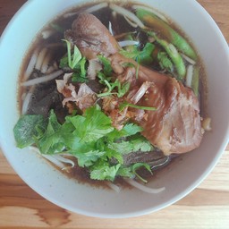 ก๋วยเตี๋ยวไก่ตุ๋น