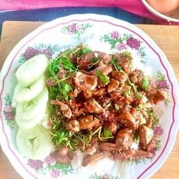 กะเพราเครื่องในไก่