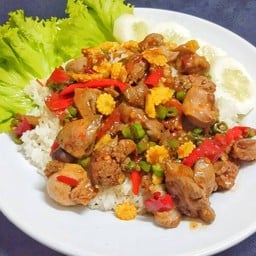 กระเพราเครื่องในไก่