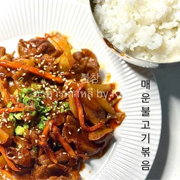 หมูสันคอผัดเผ็ดซอส Bulchang ราดข้าว