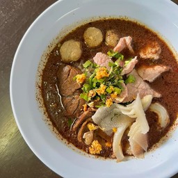 ก๋วยเตี๋ยวรวมเนื้อ