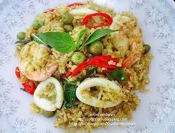 ข้าวผัดเขียวหวานทะเล