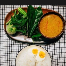 ขนมจีนน้ำยาปลากระพง