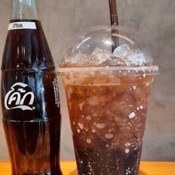 โค้กใส่น้ำแข็ง