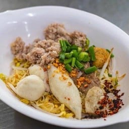 โอชาเตี๋ยวปลาเยาวราช สุกี้ ผัดไทยโบราณ. -