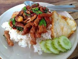 กระเพราหมูแดดเดียวข้าวราด