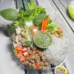 เส้นหมี่ยำบก