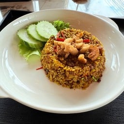 ข้าวผัดน้ำพริกกากหมู