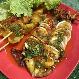 หมึกย่าง by แจ็คกี้-ตรงข้ามศาลาเหลืองอินทร