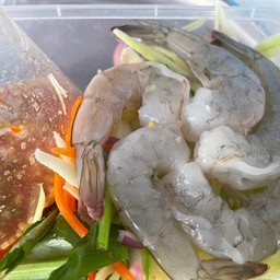 ยำมะม่วงกุ้งสด