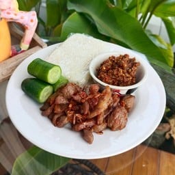 หมูปลาร้า-นายเอชาริ