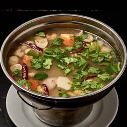 Welovewine - อาหารไทยพื้นบ้าน จีน ญี่ปุ่น ยุโรป ครบจบที่เดียว