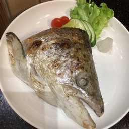 1101 หัวปลาแซลมอนย่างเกลือ GILLED SALMON HEAD WITH SALT