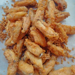 ปีกกลางไก่ทอดกระเทียม