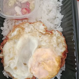 ข้าวไข่ดาวพริกน้ำปลา