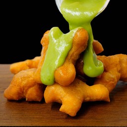 ปาท่องโก๋ สังขยาใบเตย