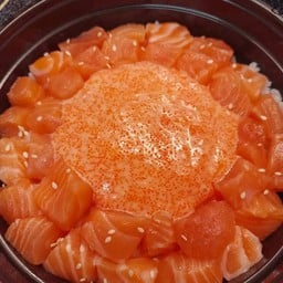 ข้าวดงบุริแซลมอนสลัดไข่กุ้ง ชามใหญ่