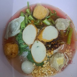 ราดหน้ายอดผักเอ็มไพร์และก๋วยเตี๋ยวแคะ ซ.รามคำแหง 118