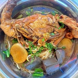 ก๋วยเตี๋ยวโครงไก่ จุใจโครงไก่ทั้งโครง