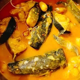 แกงเหลืองมันขี้หนู ( ปลาดุก )