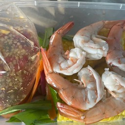 ยำข้าวโพดกุ้งสุก