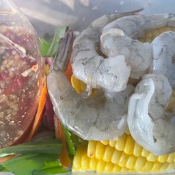 ยำข้าวโพดกุ้งสด
