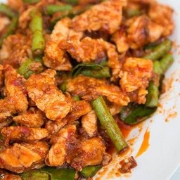 ผัดพริกแกง ราดข้าว