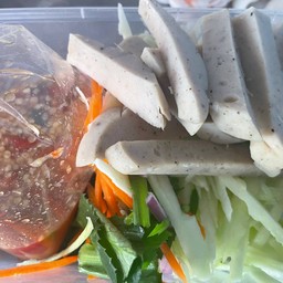 ยำมะม่วงหมูยอ