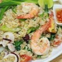 ข้าวผัดทะเลจานใหญ่
