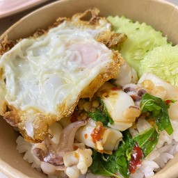 ข้าวกระเพราปลาหมึก