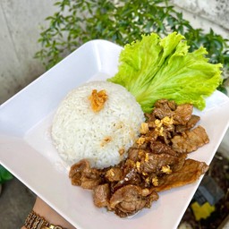 ข้าวหมูทอดกระเทียม