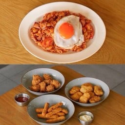 มะกะโรนีหมูซอสมะเขือไข่ดาว + ของทานเล่น + โค้ก