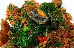 กระเพราไข่เยี่ยวม้า(กับข้าว)