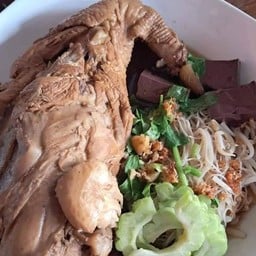 ก๋วยเตี๋ยวไก่มะระโครงไก่อาหารตามสั่ง